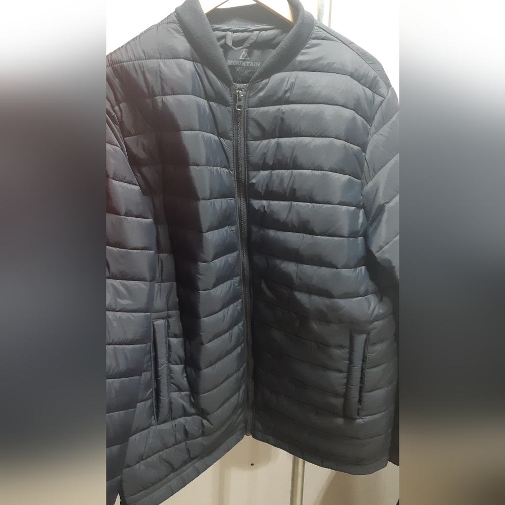 🔥Men's Lightweight Navy Puffer Jacket Size Medium🔥 NEW LIKE CONDITION